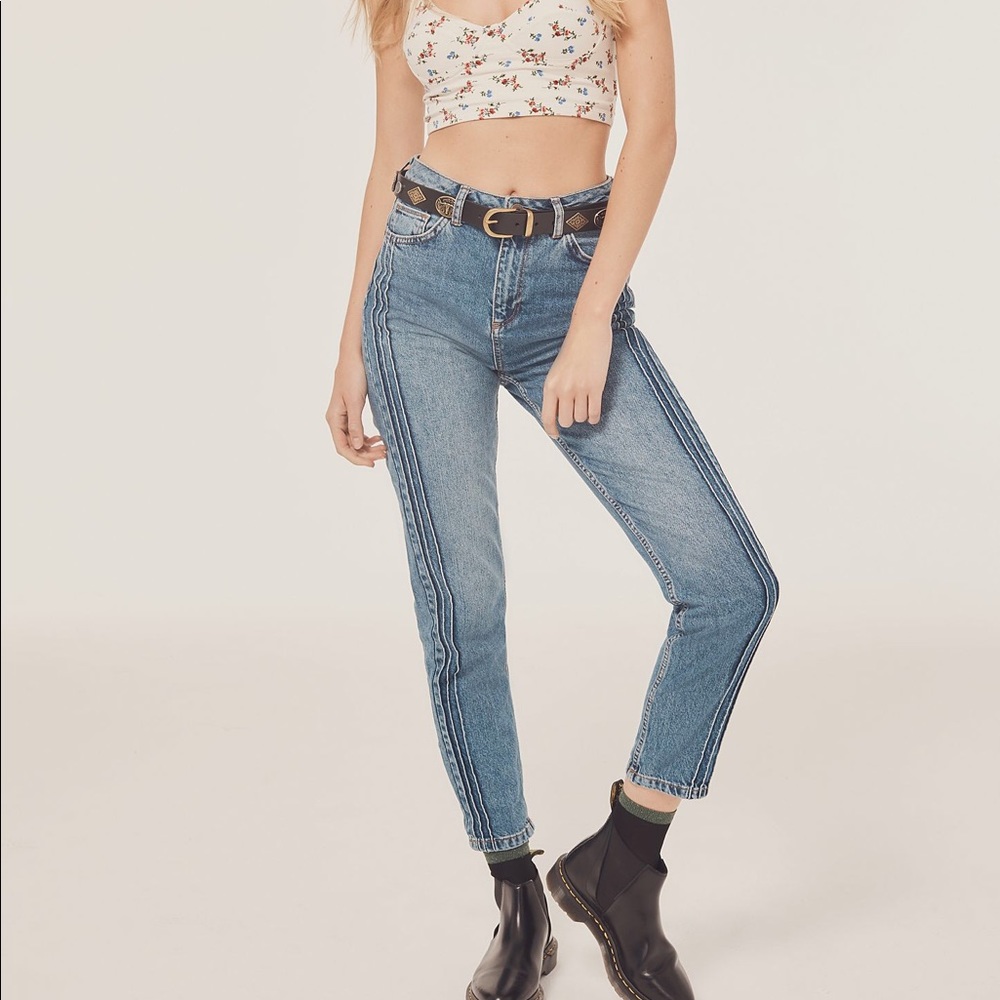Urban Outfitters BDG Mom Pintuck Jean Medium Wash